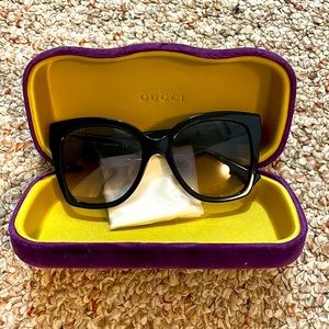 *Like New* Gucci Black Women’s Sunglasses